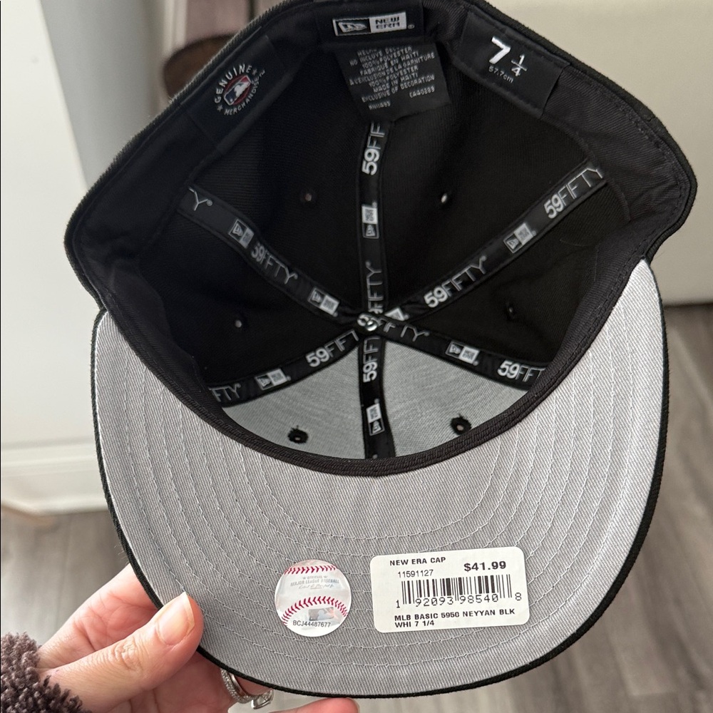 New Era Black Cap with White Logo - Picture 2 of 2